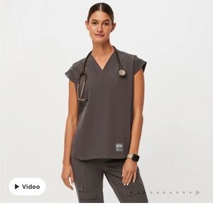 Figs Charcoal Women's V-Neck scrub top and pants set. Star Wars. Size small. EUC